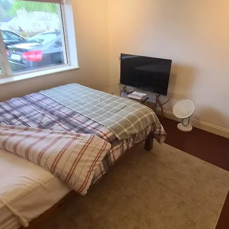 One Double Bedroom Studio With Office Apartment Portumna