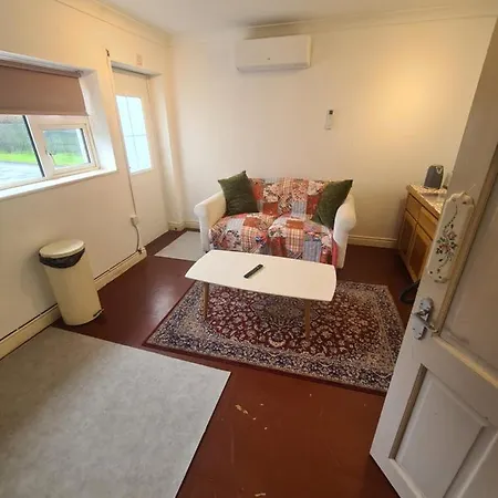 One Double Bedroom Studio With Office Apartment Portumna