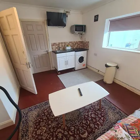 One Double Bedroom Studio With Office