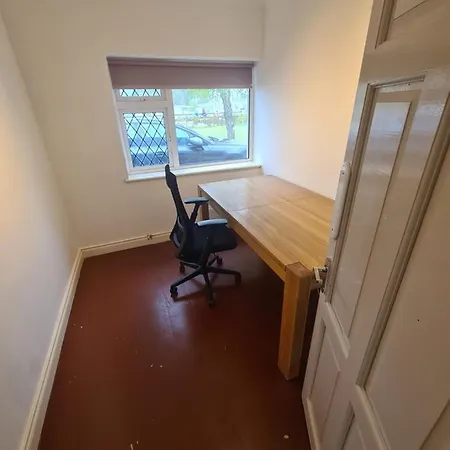 One Double Bedroom Studio With Office Apartment Portumna
