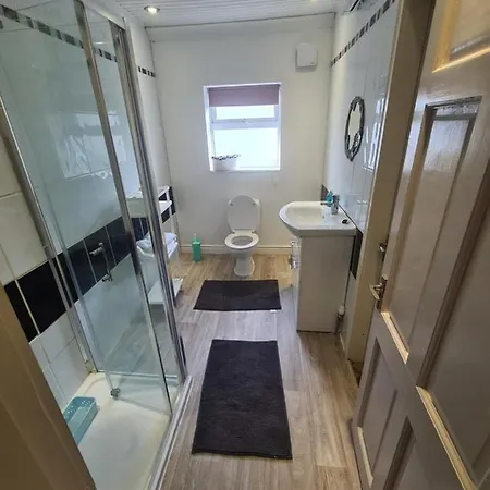 One Double Bedroom Studio With Office Apartment Portumna